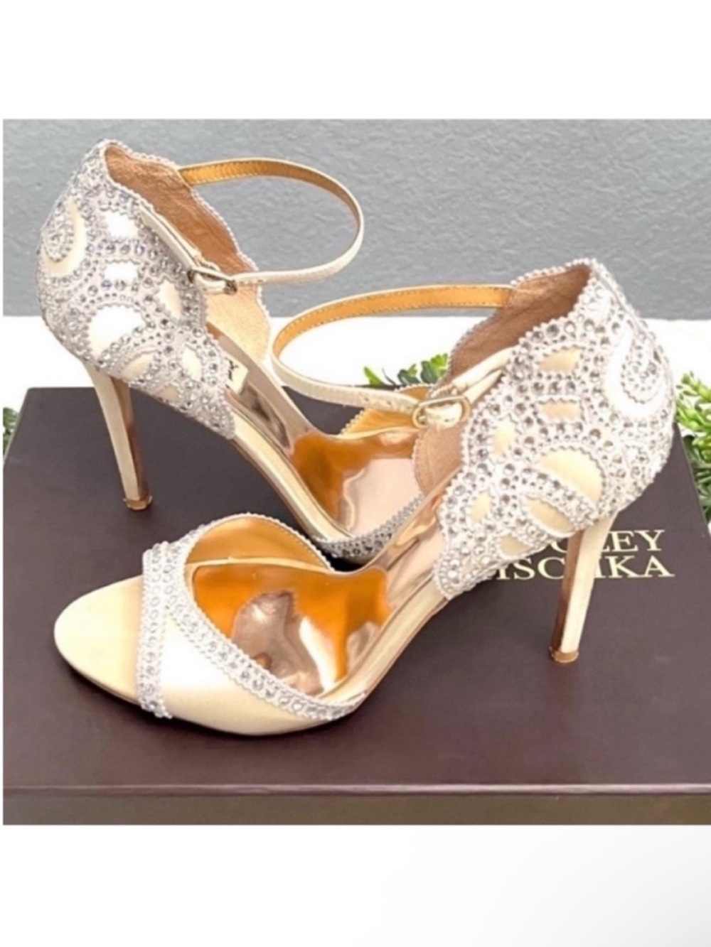 Badgley Mischka Crystal-Embellished Champagne Open-Toe Ankle-Strap Heels Sz 7.5